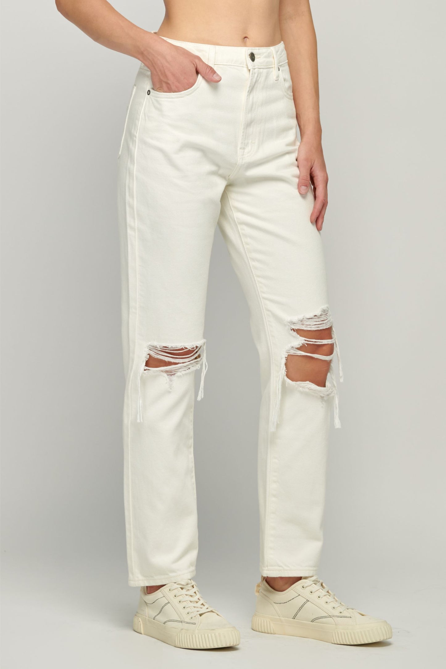 [Tracey] Cream Distressed Straight Mom Jean