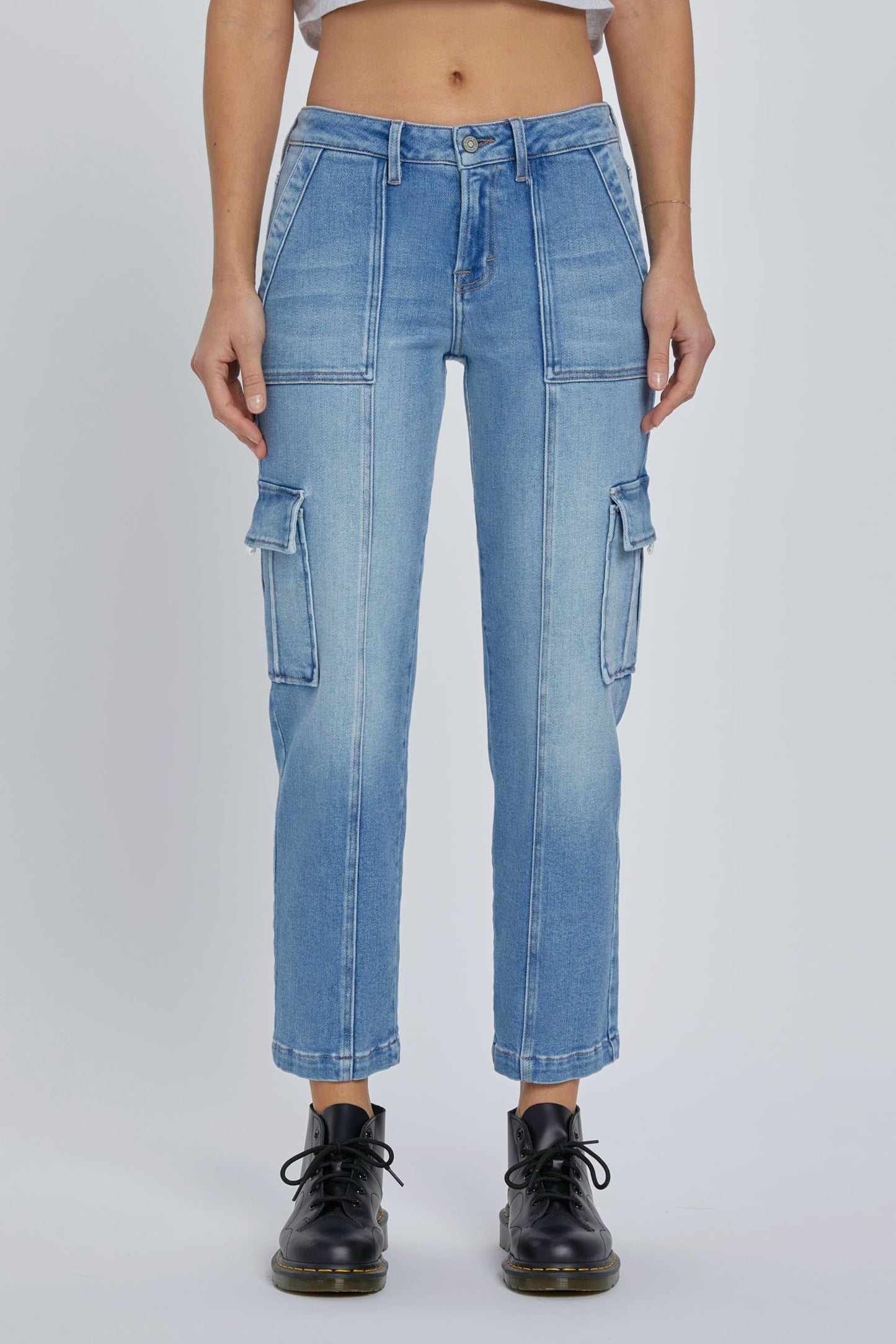 [Tracey] Medium Light Cropped Stretch Cargo Straight Jean