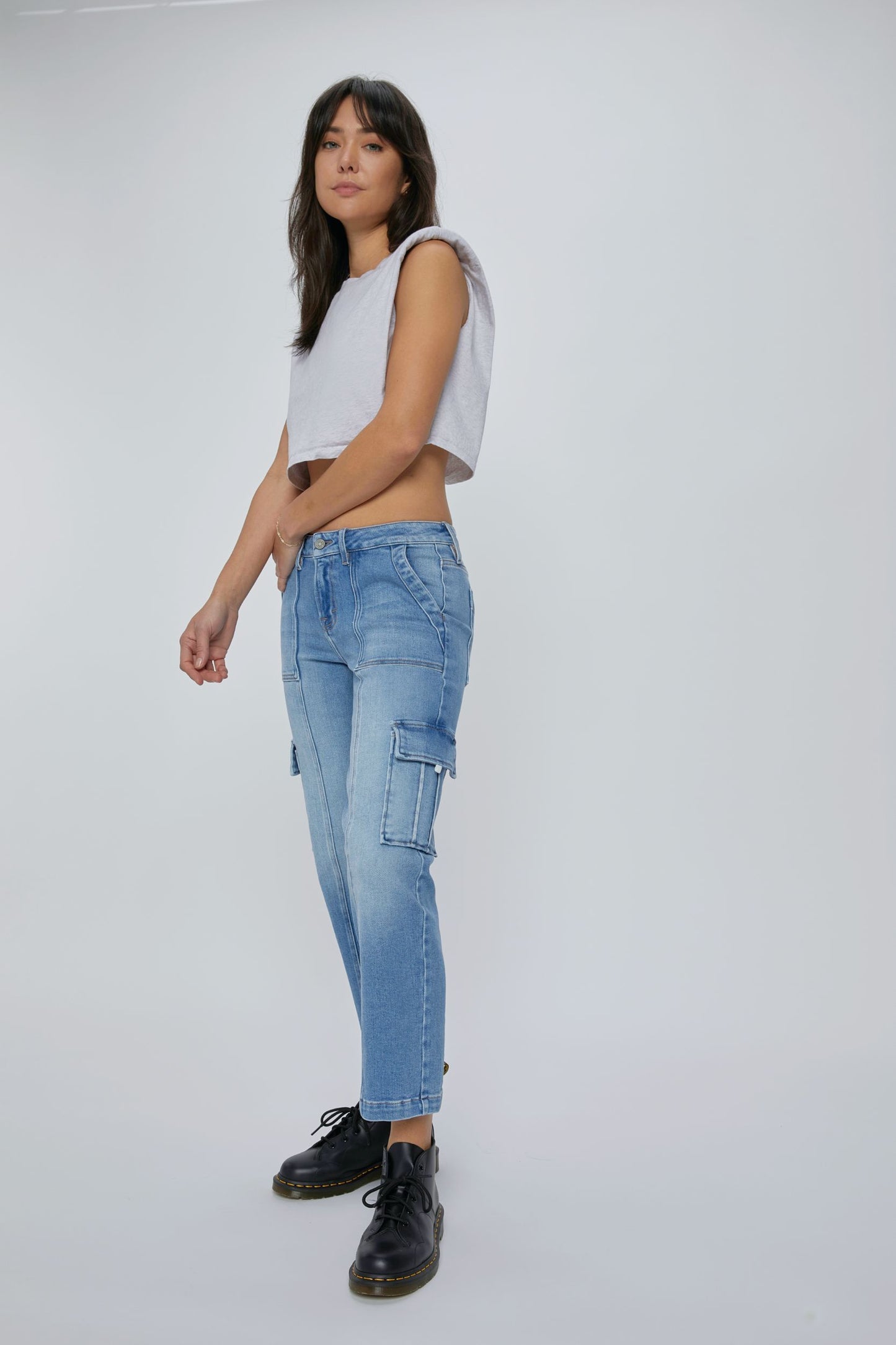 [Tracey] Medium Light Cropped Stretch Cargo Straight Jean