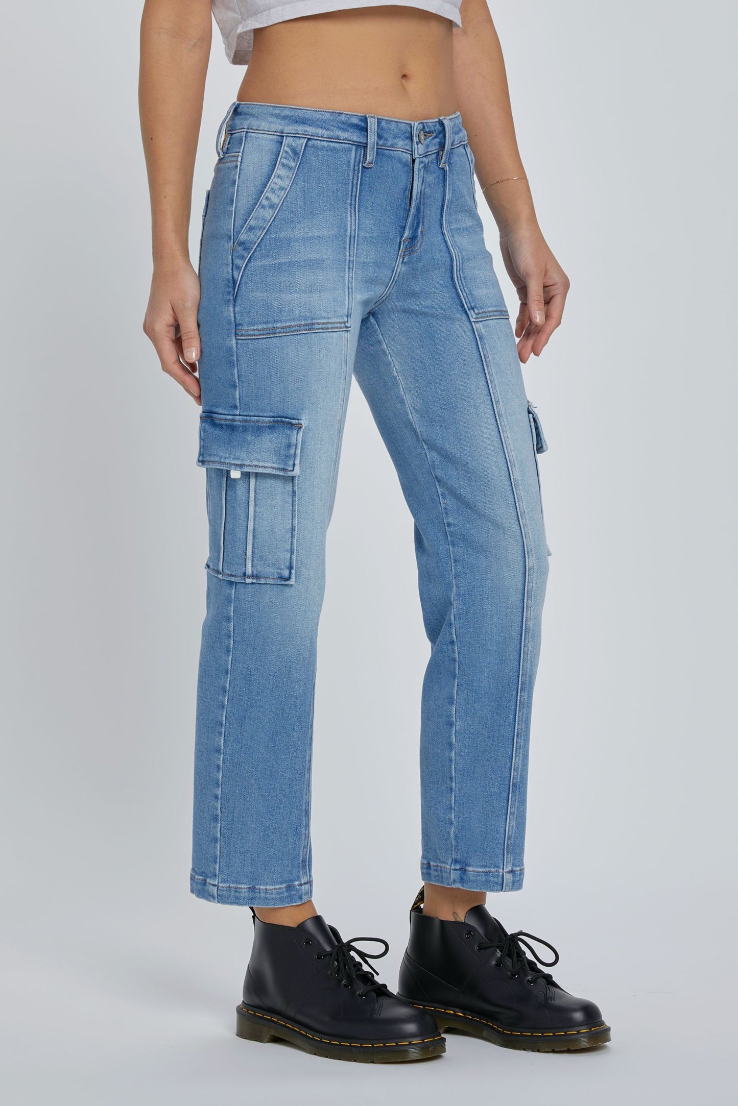 [Tracey] Medium Light Cropped Stretch Cargo Straight Jean