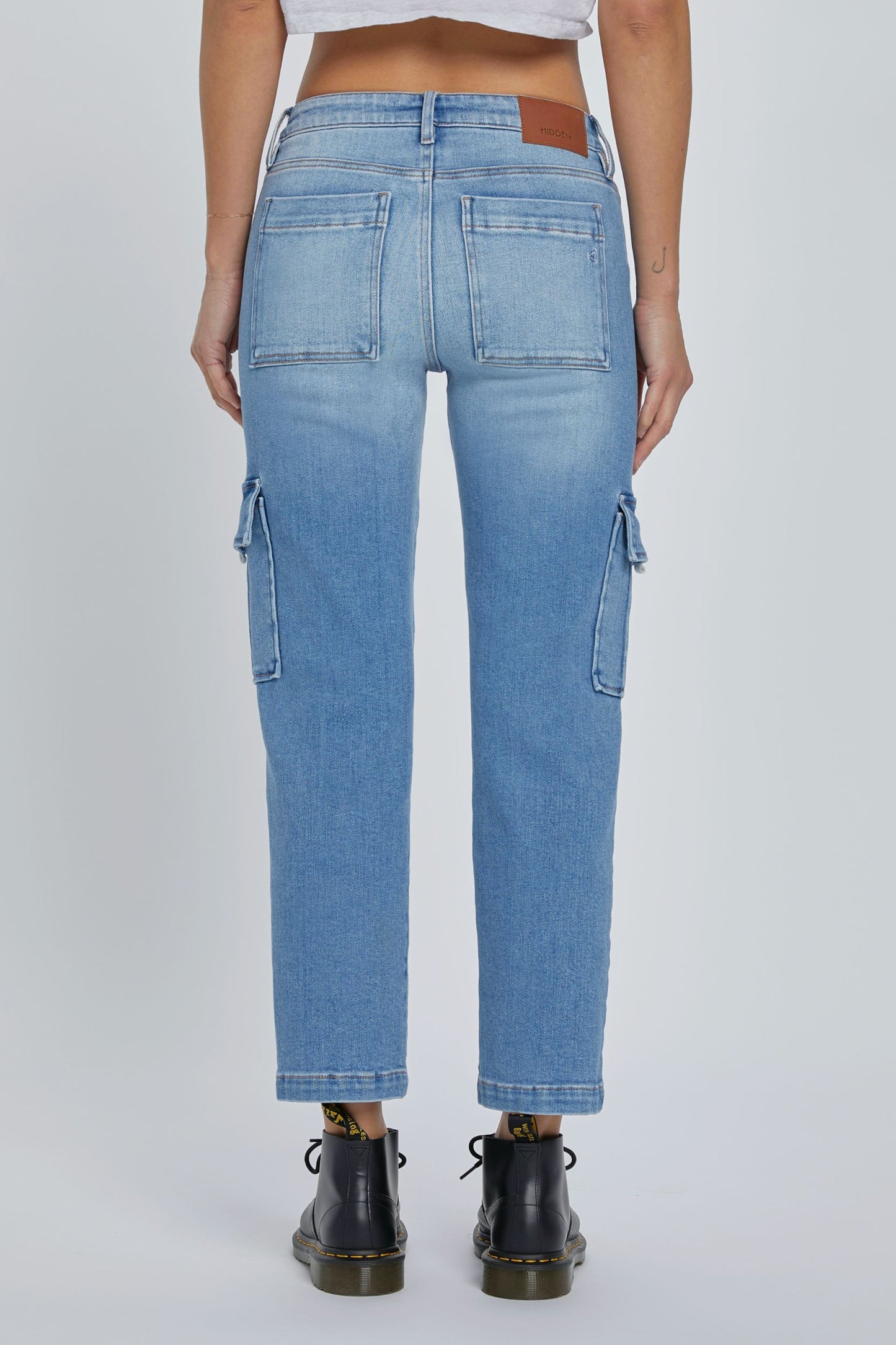 [Tracey] Medium Light Cropped Stretch Cargo Straight Jean