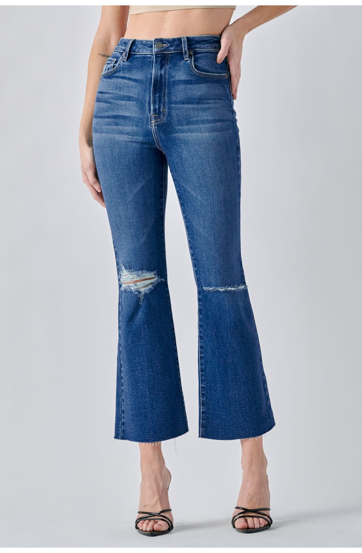 [Happi] Dark Wash Knee Distressed Cropped Flare