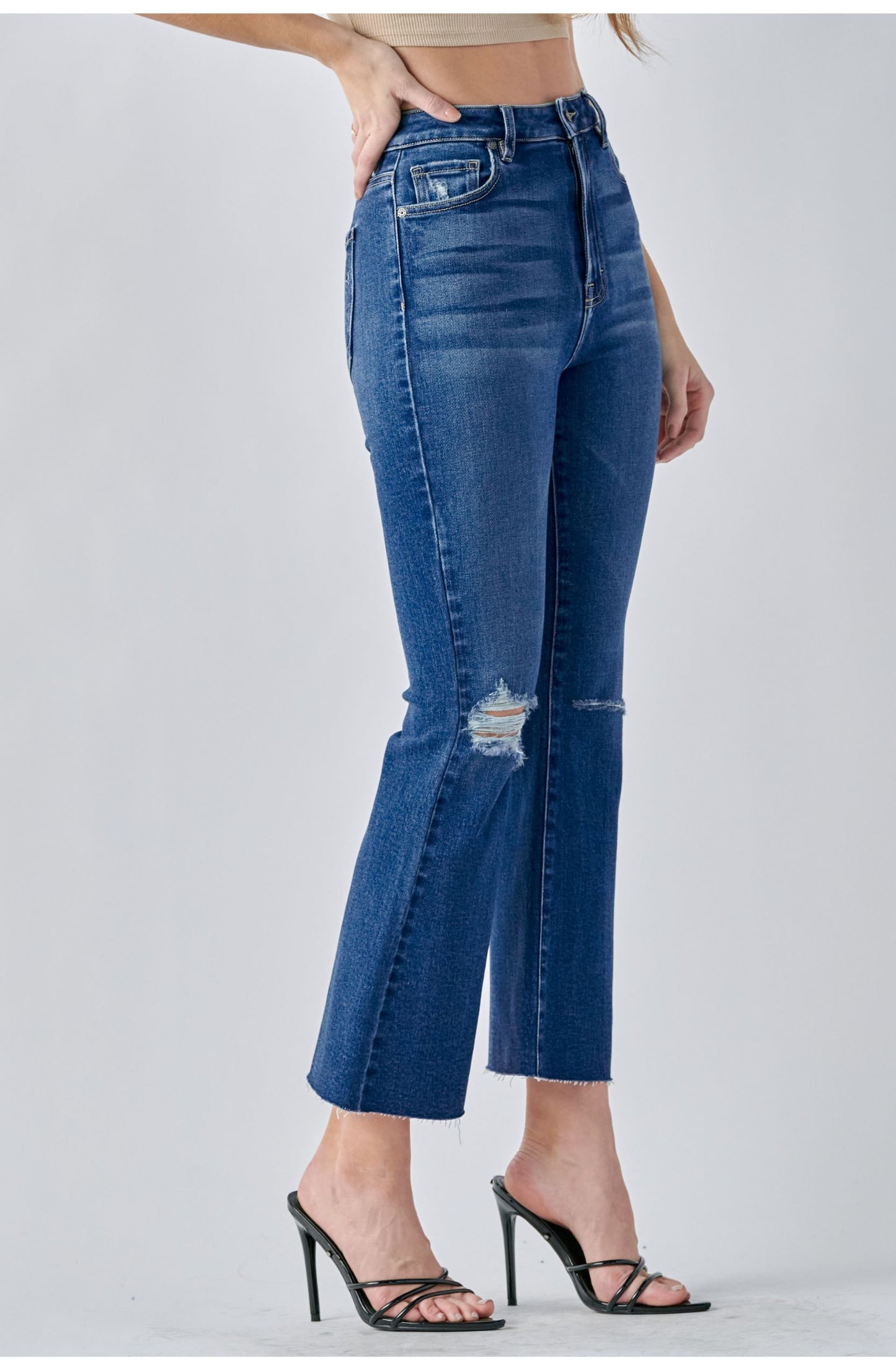 [Happi] Dark Wash Knee Distressed Cropped Flare