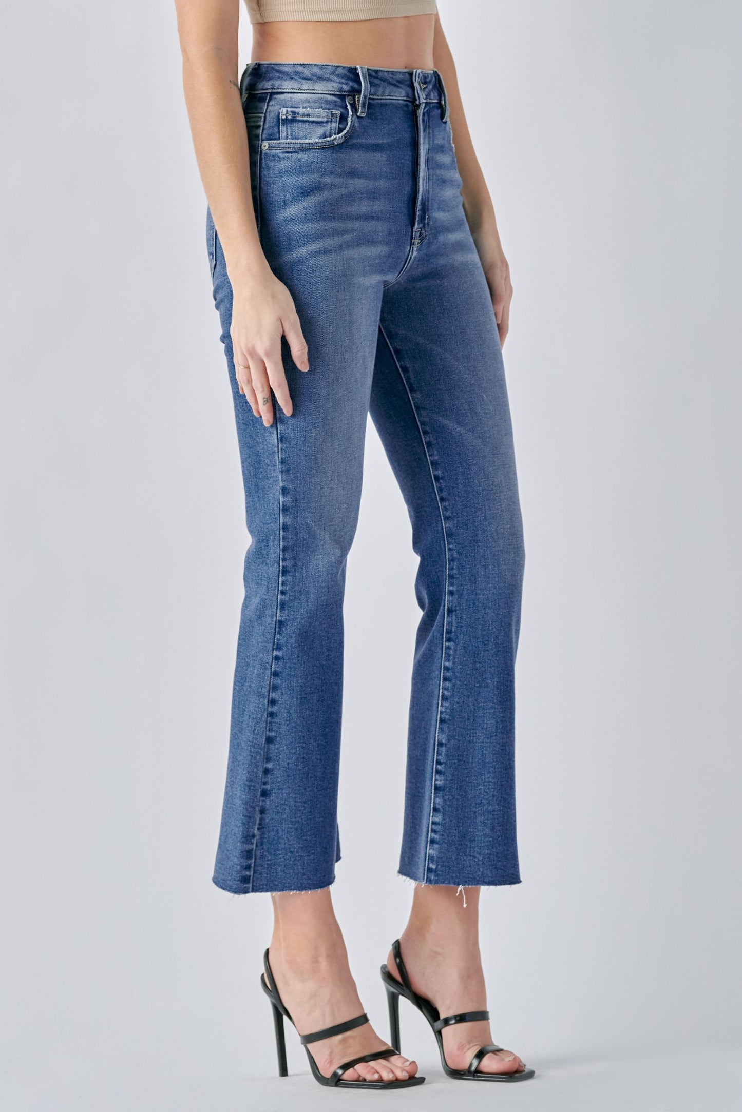 [Happi] Dark Wash Clean Crop Flare Jean