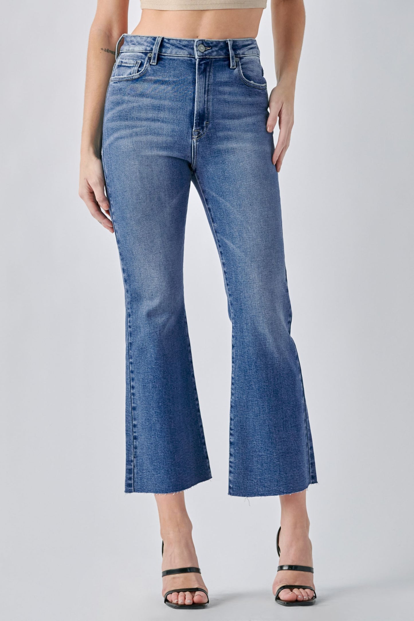 [Happi] Dark Wash Clean Crop Flare Jean